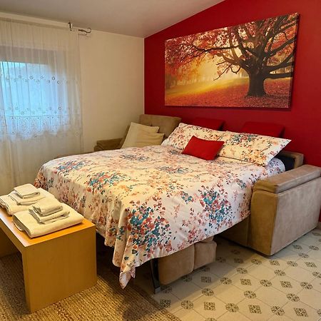 B&B Villa Mirella Casnate Con Bernate Экстерьер фото