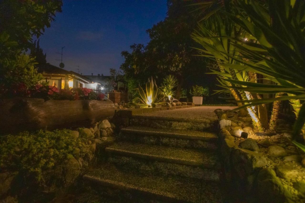 B&B Villa Mirella Casnate Con Bernate Экстерьер фото