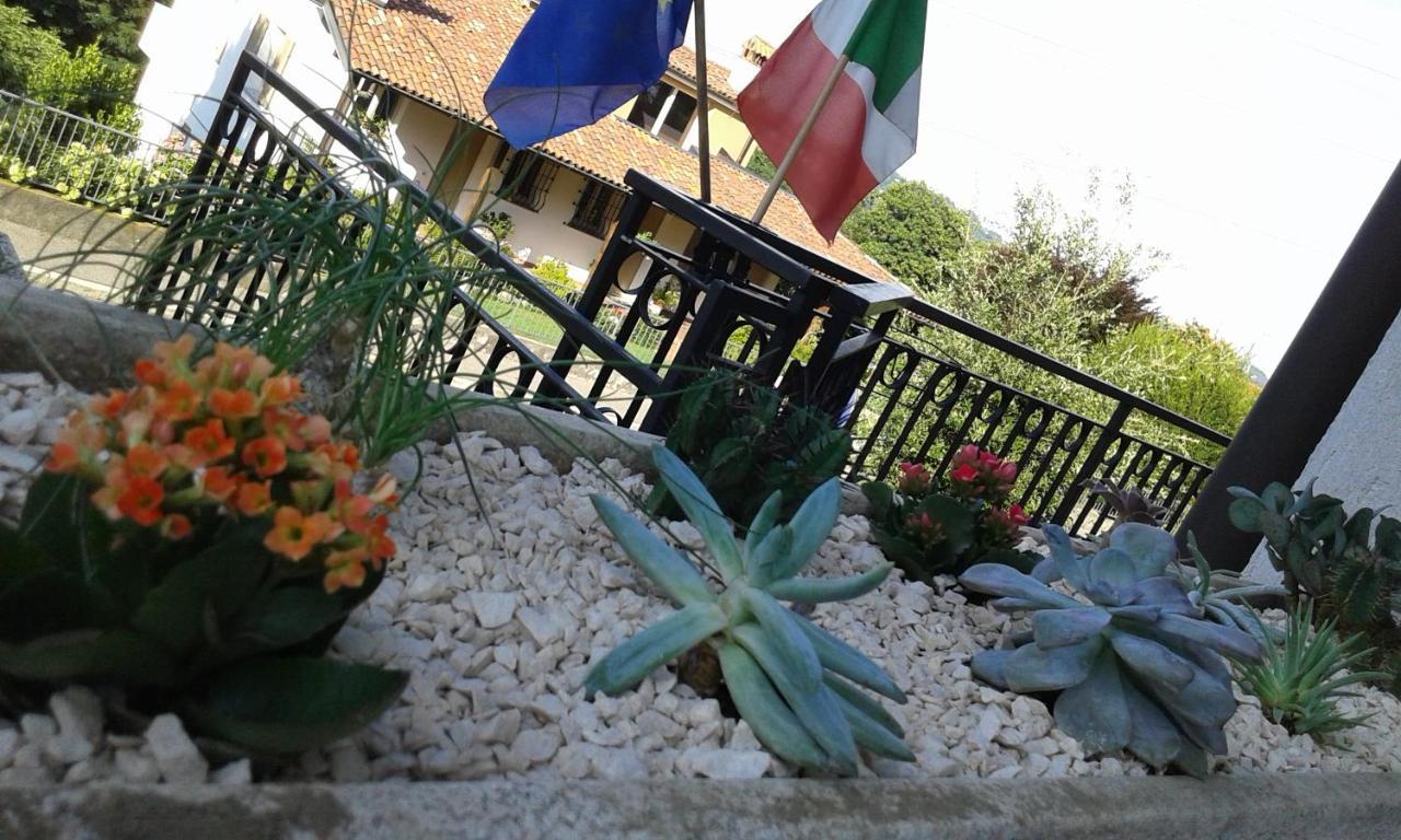 B&B Villa Mirella Casnate Con Bernate Экстерьер фото
