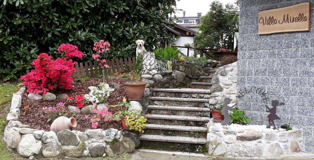 B&B Villa Mirella Casnate Con Bernate Экстерьер фото